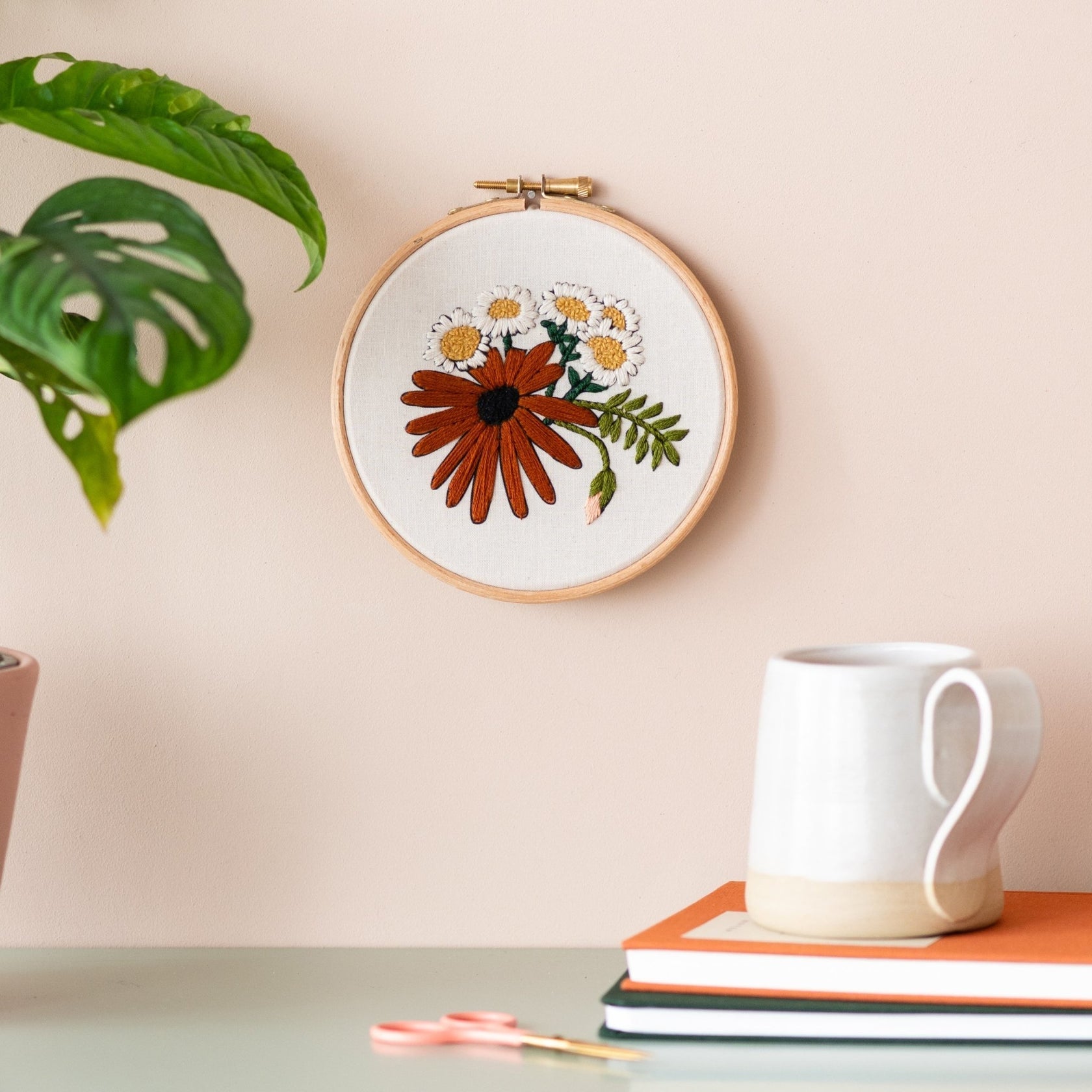 Stitch Happy Embroidery Kit - Retro Daisies