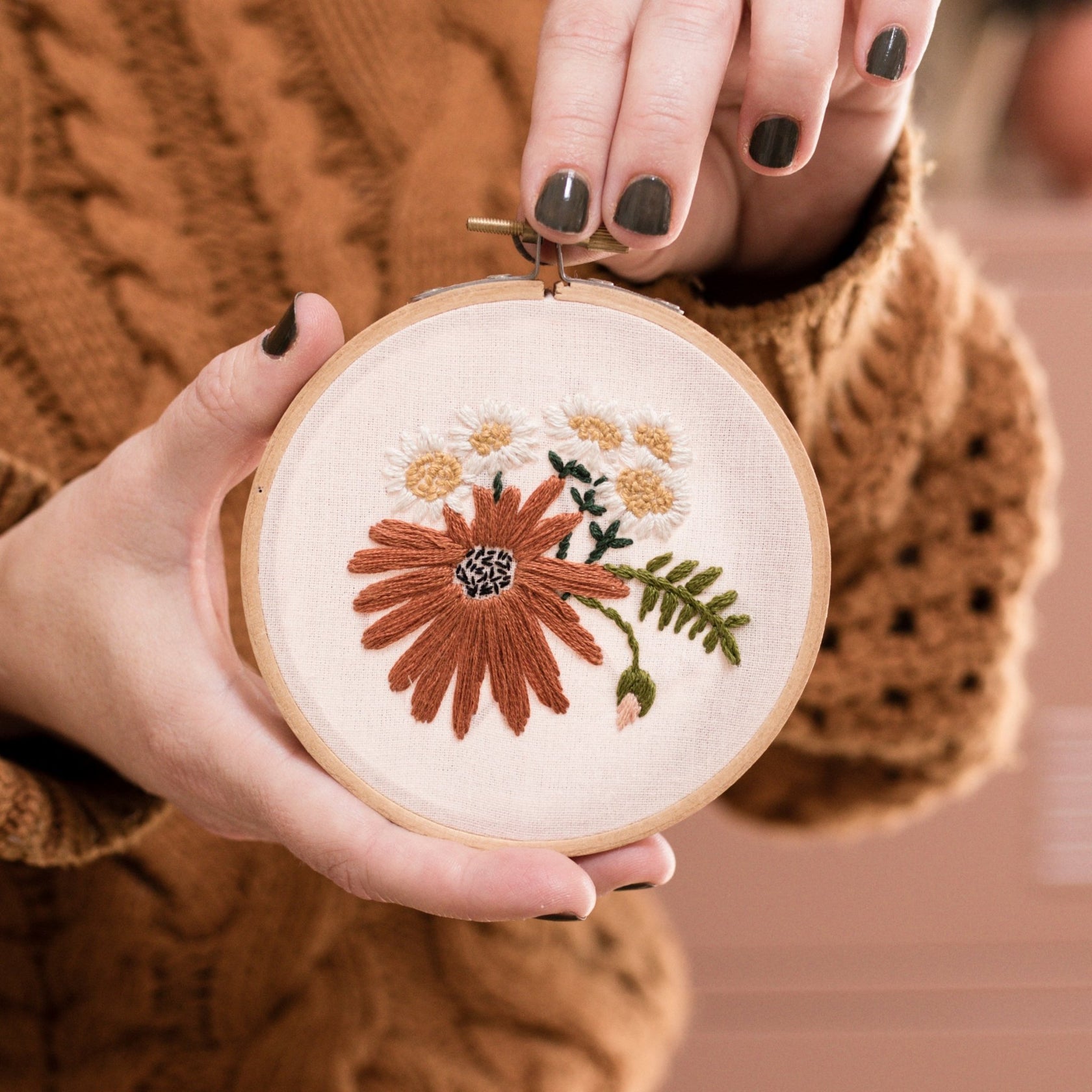 Stitch Happy Embroidery Kit - Retro Daisies
